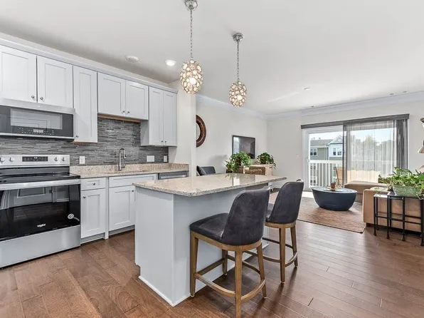 2402 Pennington Dr #2402, Walpole, MA 02081
