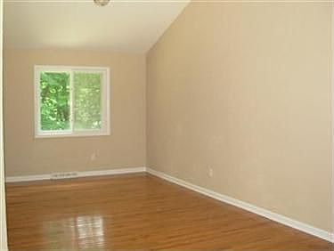 3rd image of 33170 Ledge Hill Dr