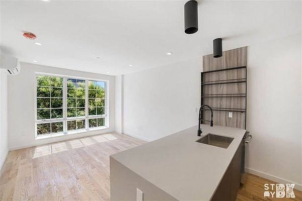 1st image of 625A Halsey St #2AA