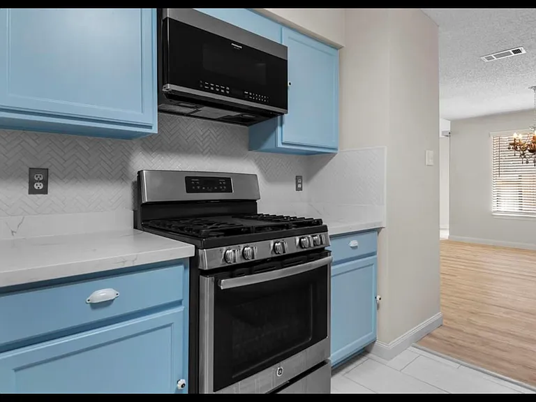 2311 Lexington Woods Dr — Photo 16