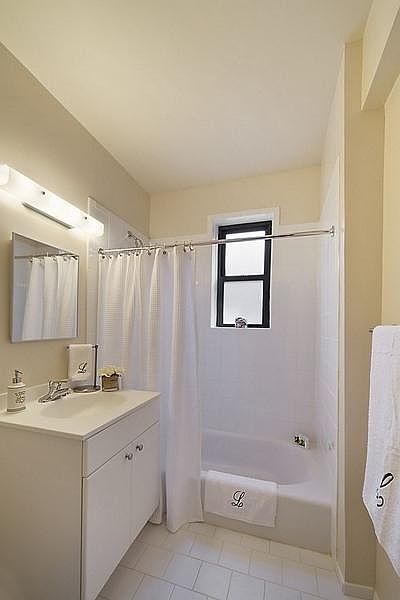 2nd image of 4415 Colden St APT 2L