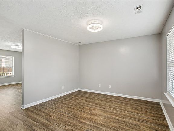 5th image of 604 Cavalier Dr