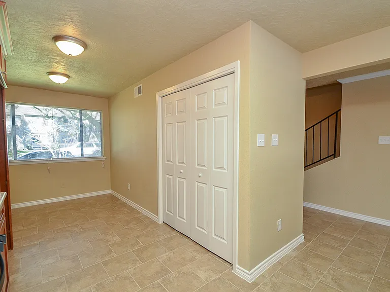 15337 Falmouth Ave — Photo 6