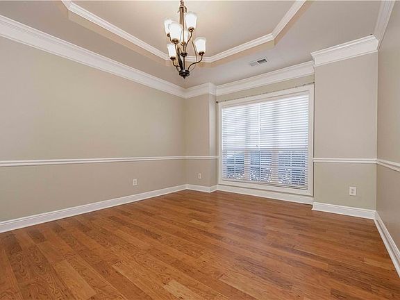 5th image of 227 Brookwood Dr