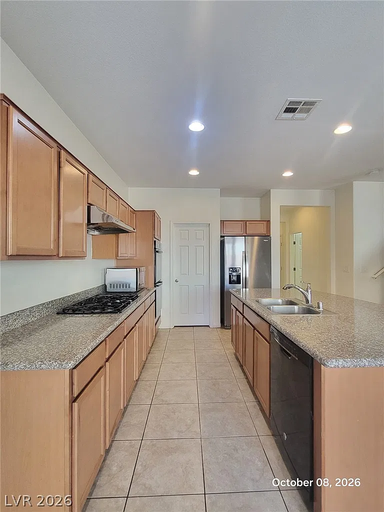 4 bed, 3.0 bath, 2562 sqft, $2,445 — Photo 4