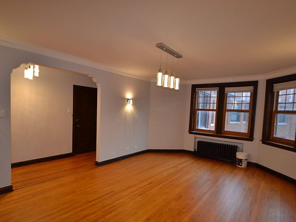 2nd image of 4525 N Wolcott Ave