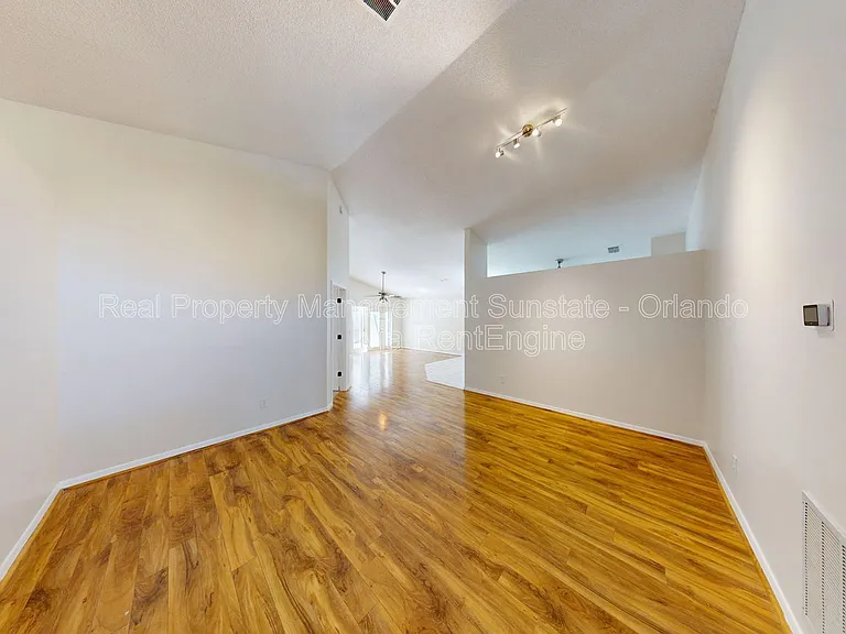 5662 Rywood Dr — Photo 10
