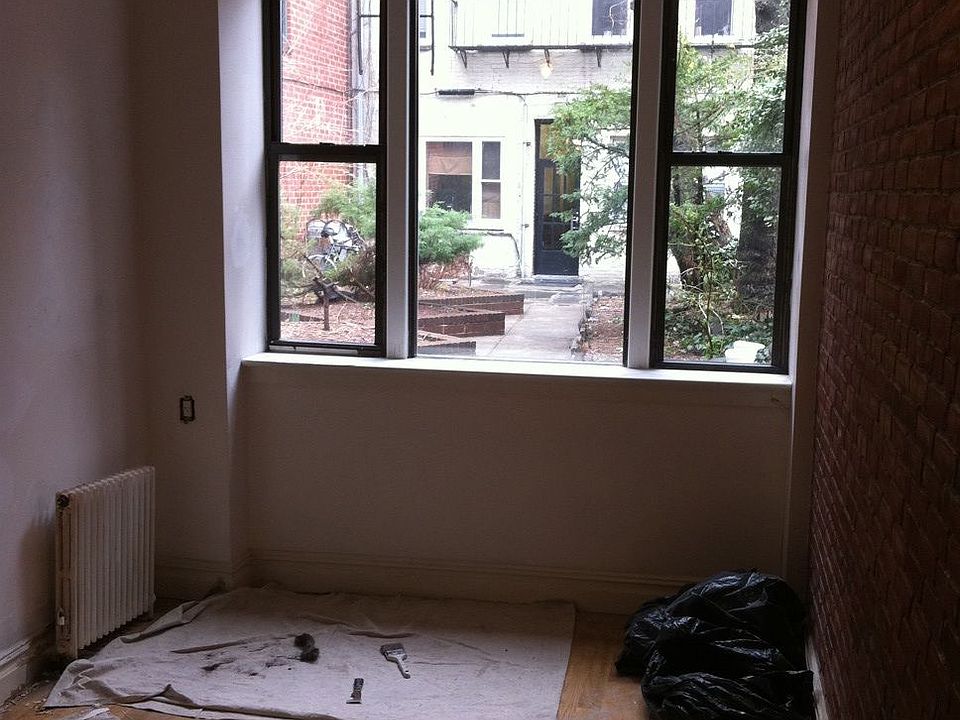 2nd image of 237 W 10th St APT 1