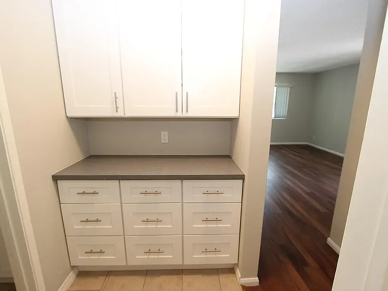 285 E Del Mar Blvd #6 — Photo 6