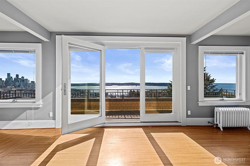 3rd image of 604 W Kinnear Place