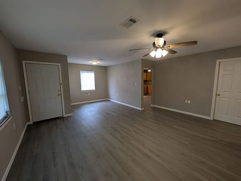 5251 Procter St — Photo 3