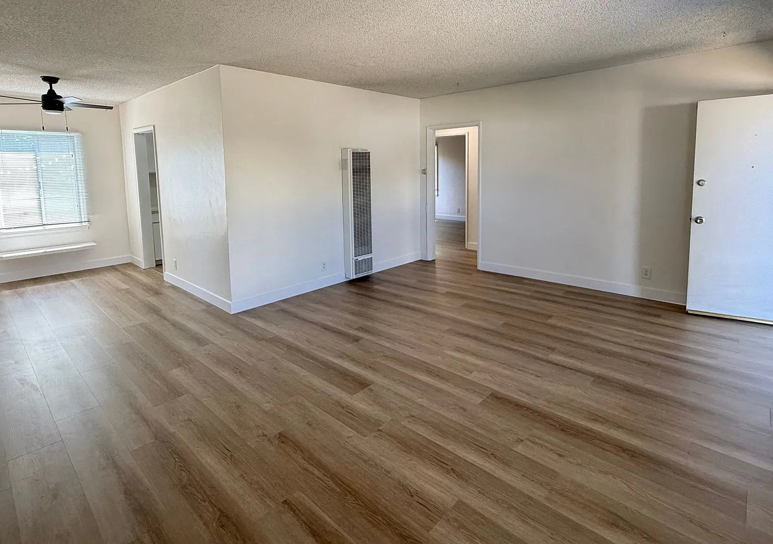 Studio Estates 2 bedroom house — Photo 2
