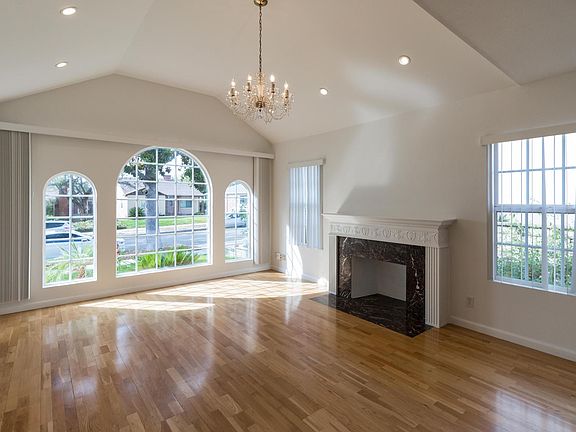 4th image of 412 Cambridge Dr
