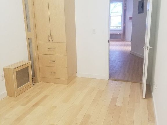 5th image of 2035 Steinway St #2