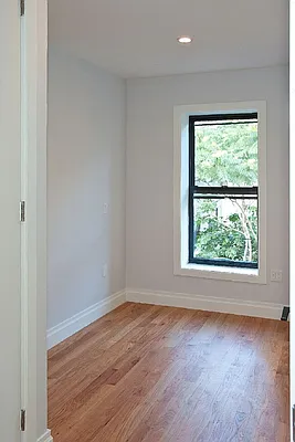 Rented by Nooklyn NYC LLC | media 123