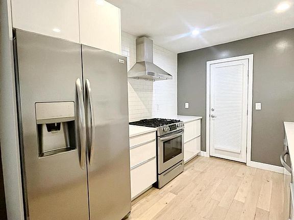 5th image of 2626 Gerritt St