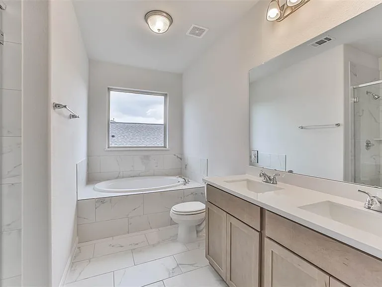 704 Ocean Palms Dr — Photo 18