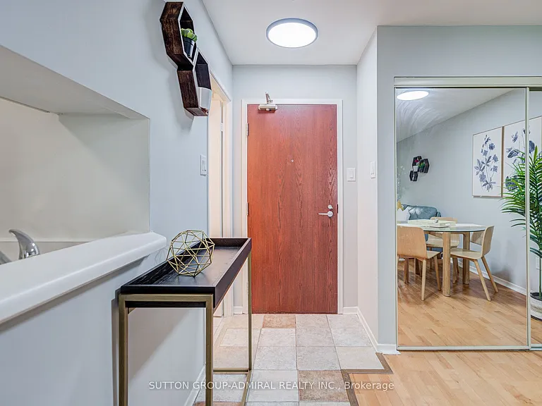 1055 Bay St #716 — Photo 4