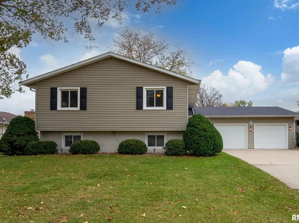 807 W Iowa St, Eldridge, IA 52748