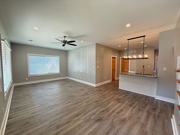 3rd image of 33 Breckenridge Dr