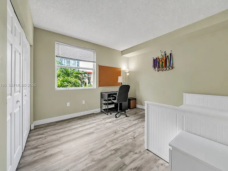 17145 N Bay Rd #4304 — Photo 20