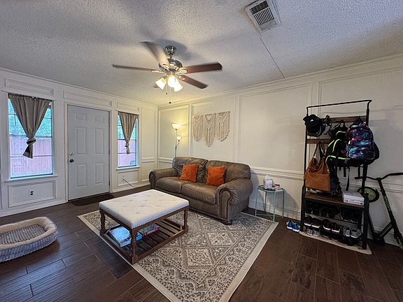 3rd image of 2900 Lovell Dr #A
