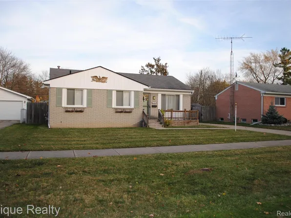 711 Georgia Ave, Marysville, MI 48040