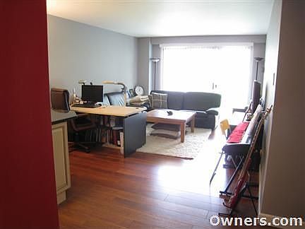 Living Room: 20' x 12'