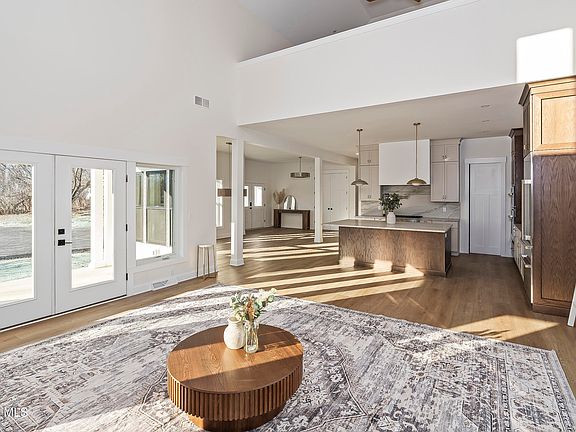 4th image of 811 Walden's Pond Road