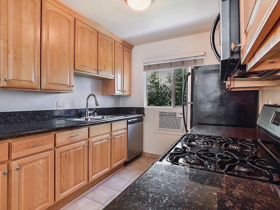 1st image of 7261 Franklin Ave #11