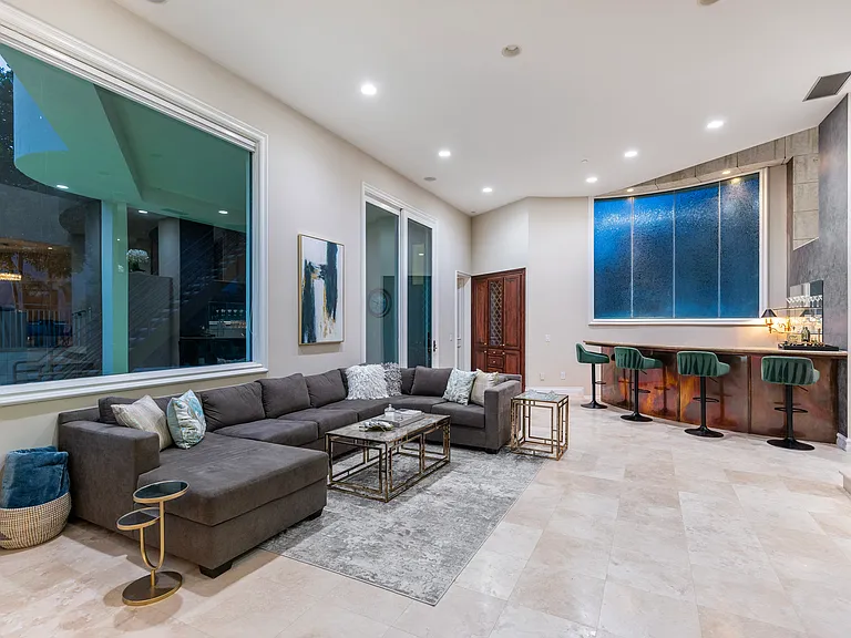 2261 Liane Ln — Photo 12