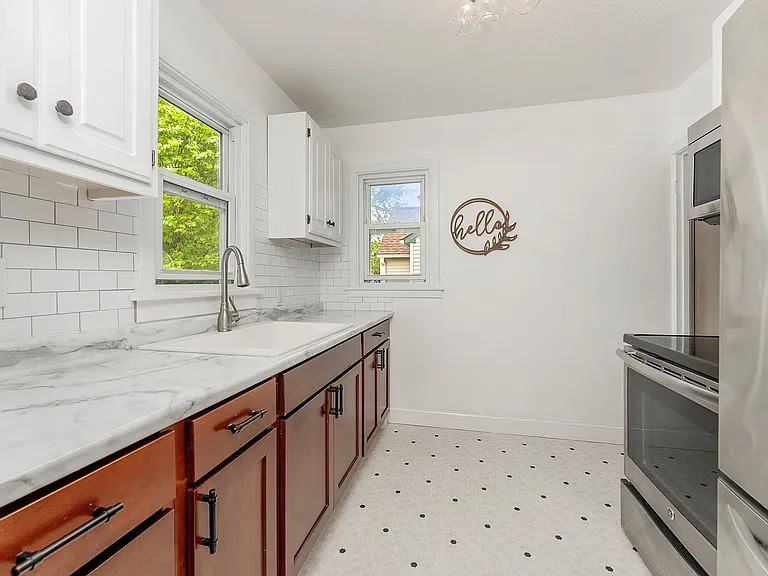 2024 S Euclid Ave — Photo 3