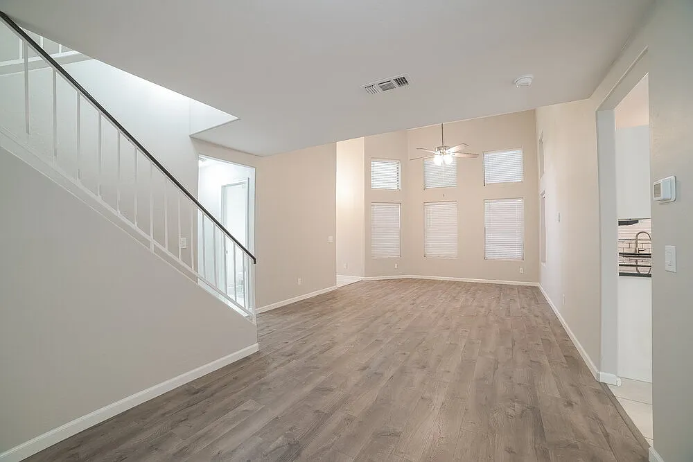 4 bed, 2.5 bath, 1847 sqft, $2,620 — Photo 4