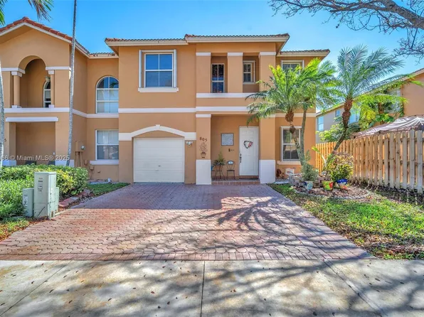 805 NW 135th Ter, Pembroke Pines, FL 33028