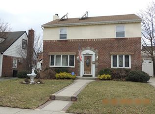 201 Sussex Rd, Elmont, NY 11003