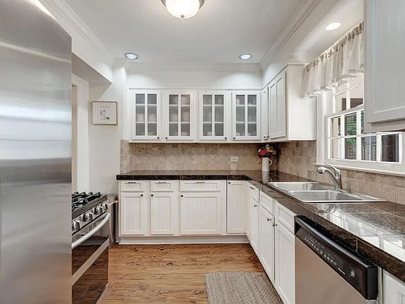 5th image of 3731 Oakley Ave
