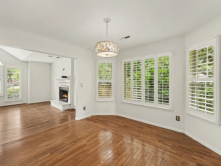 333 Riverland Dr — Photo 6