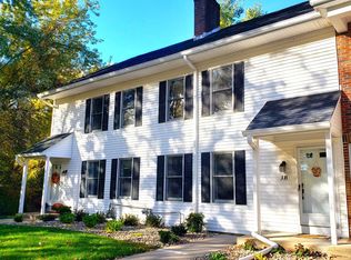 3 Castle Hill Rd #B, Agawam, MA 01001