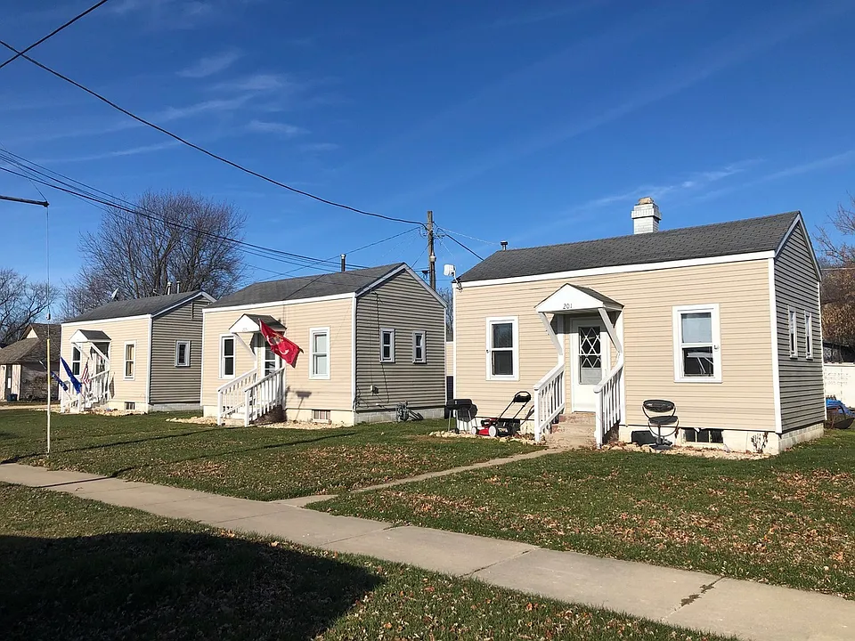 207 W Main St