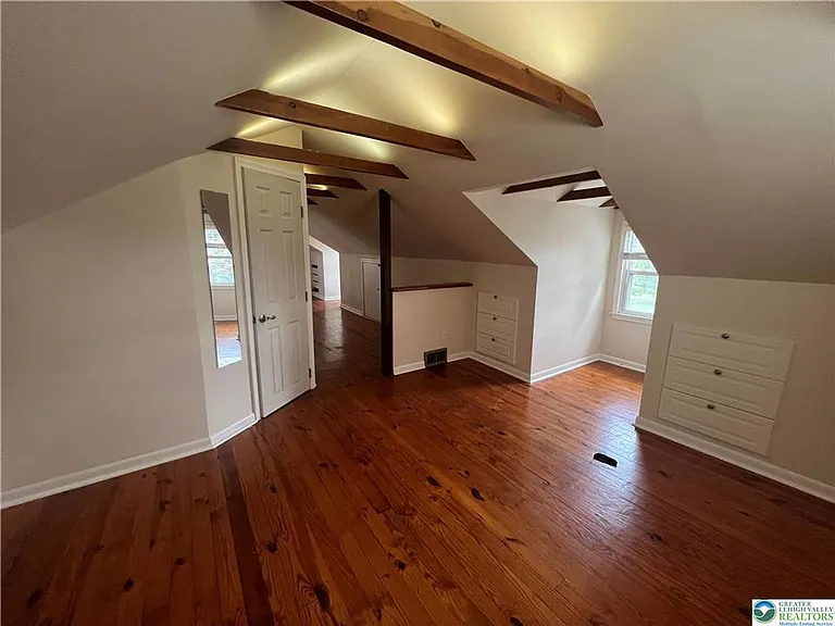 2401 Lawnherst Ave — Photo 18