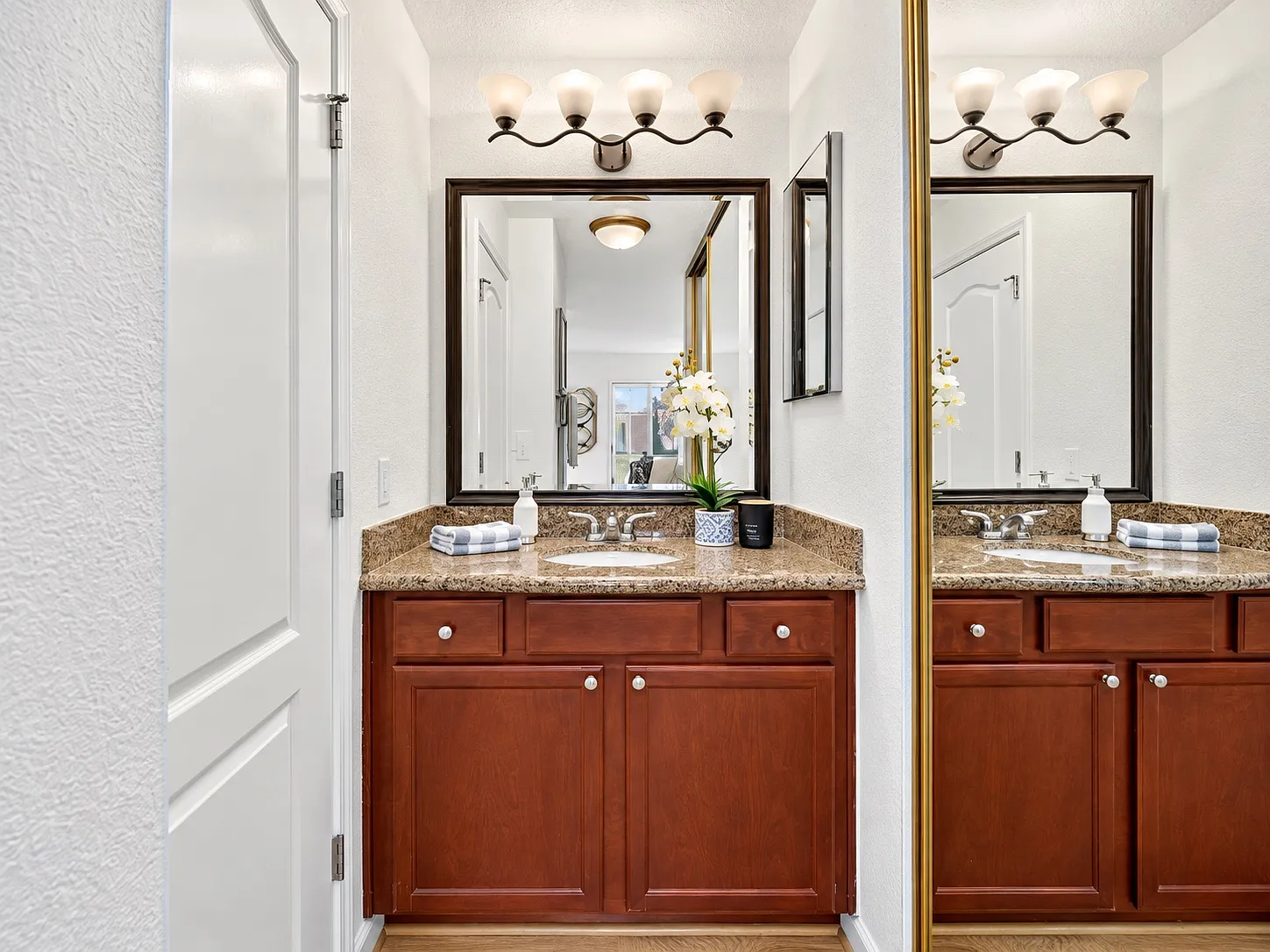 2 bed, 842 sqft, $3,650 — Photo 3