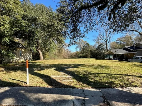 823 N 1st Ave, Laurel, MS 39440