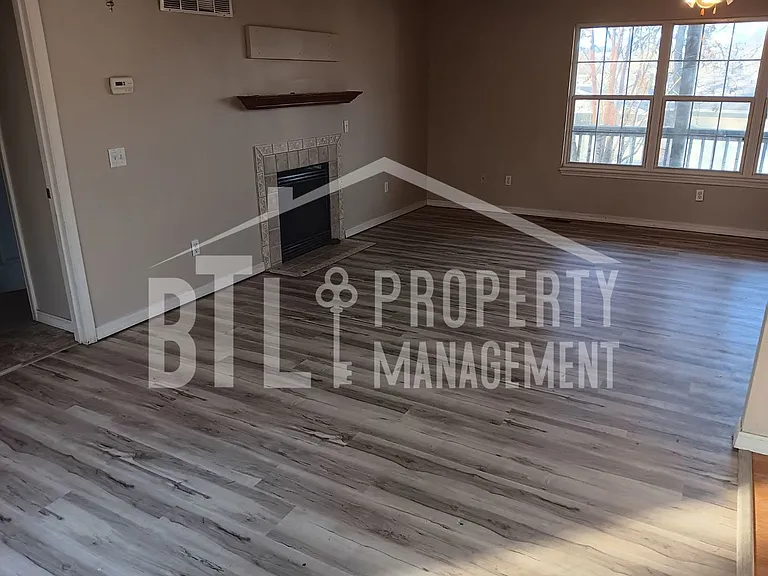 144 Earllbrook Ln — Photo 3