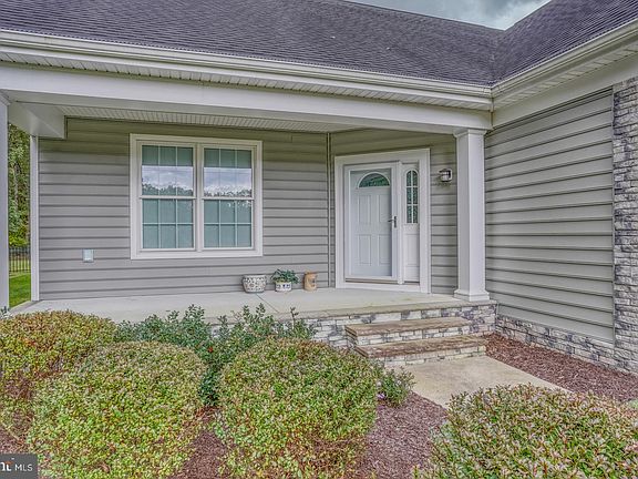 5th image of 18086 White Oak Dr