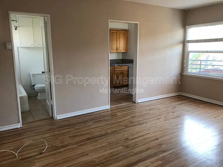 709 S Louise St #A — Photo 2