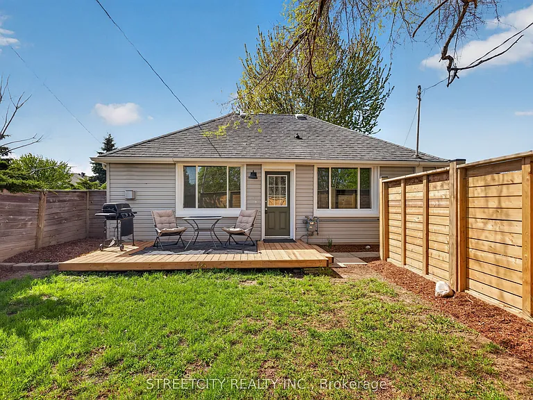 1055 Commissioners Rd E — Photo 2