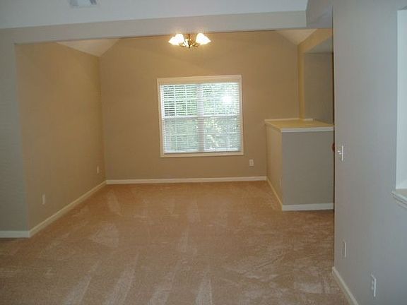 5th image of 137 Valley Brook Cir E