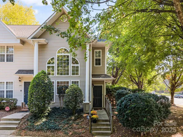 1241 E Woodlawn Rd, Charlotte, NC 28209