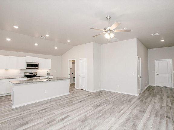 4th image of 2415 Bastrop Ave