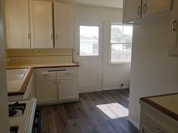 5th image of 149 Princeton Ave